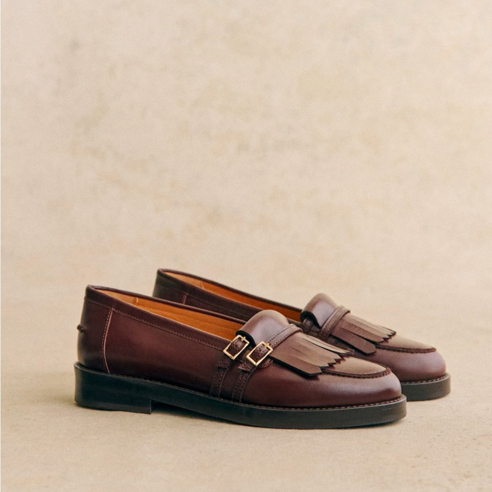 NWT Sezane Brown Leather Flats with Timeless Design